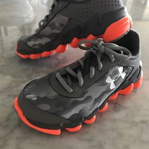 NWOT Under Armour Boys Disrupt Camo Shoes size 13